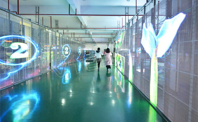 ����ķ��糵��LED͸����ʾ��