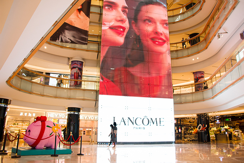 �����������չ㳡���е�����ʾ����Ŀ